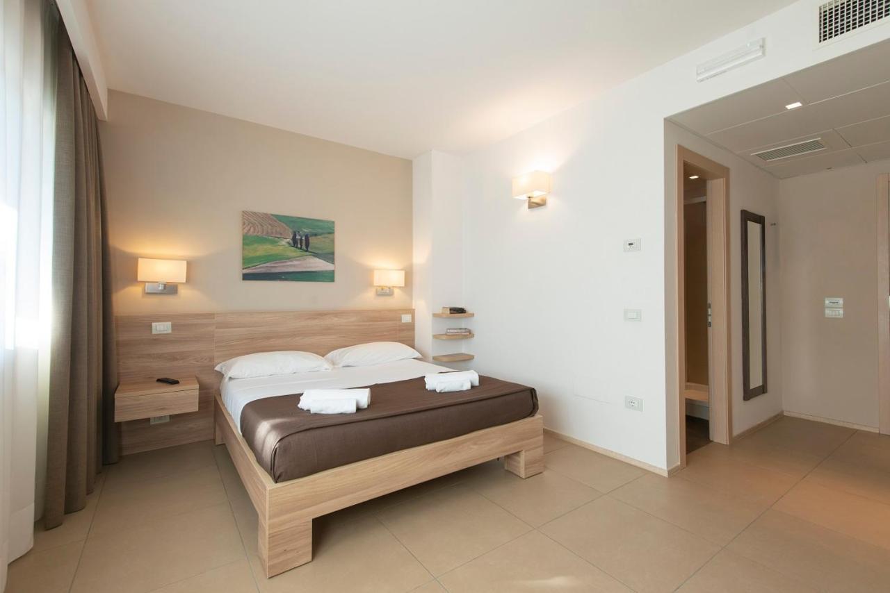 Hotel Dimorae Rooms And Suites - Apartments Civitanova Marche Kamer foto